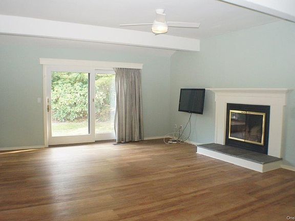 2nd image of 204 Heritage Hls #A