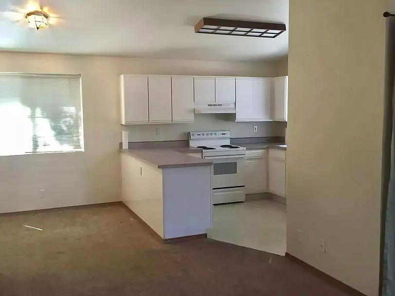 1442 NE Tucson Way #C — Photo 2
