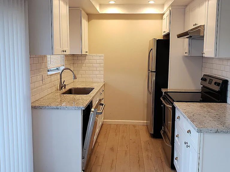 1st image of 300 Richfield Dr APT 3