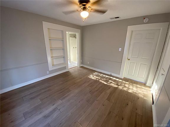 4th image of 245 W Alexander Ave