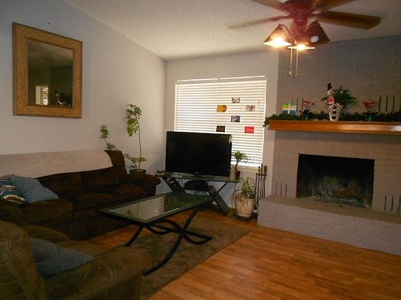 3rd image of 815 Laura Belle Dr