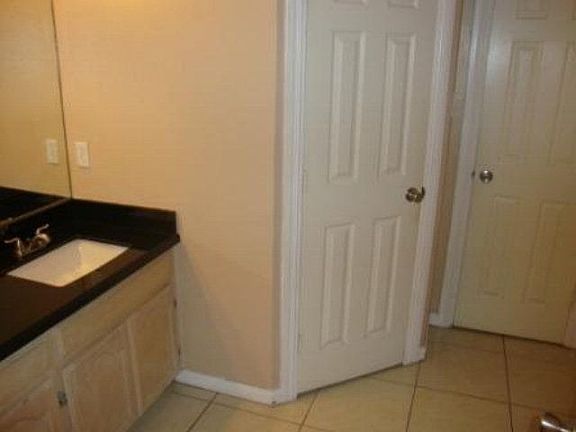 3rd image of 3804 Kerria Ave
