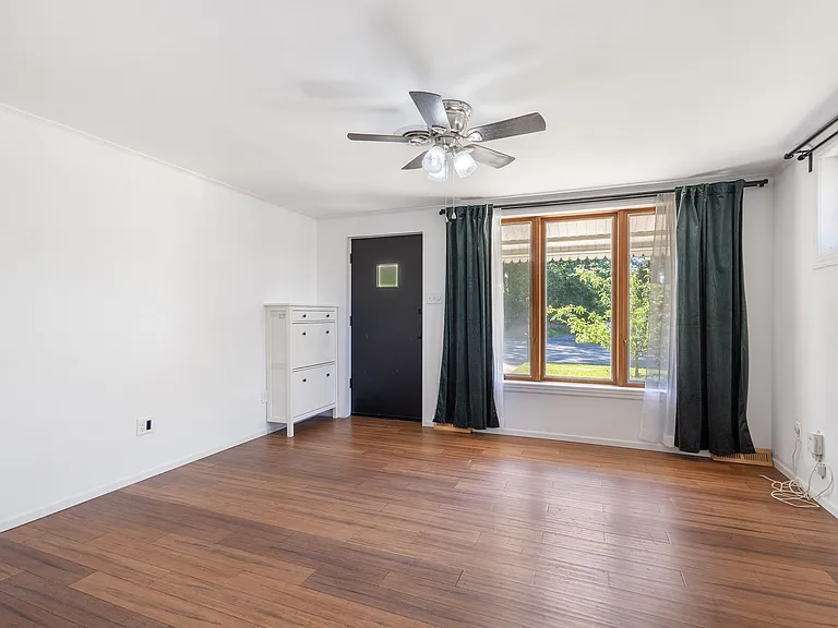 1103 Somerset Dr — Photo 3