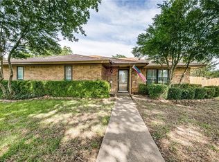 501 Meadow Ridge Dr, Cedar Hill, TX 75104