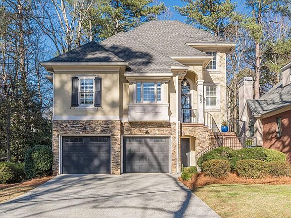 2nd image of 1062 Childers Rd NE