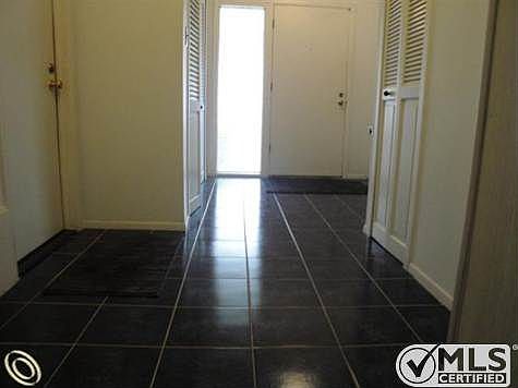 CERAMIC TILE ENTRY