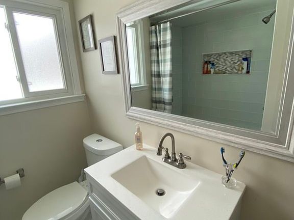 3rd image of 722 Symes Ave