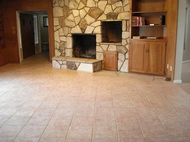 7 bed, 3.5 bath, 2766 sqft, $12,200 — Photo 2