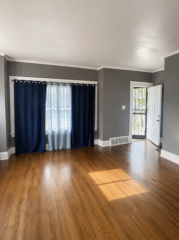 2 bed, 1.0 bath, 1030 sqft, $800 — Photo 2