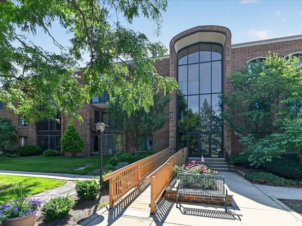 325 S Yellowstone Dr APT 227, Madison, WI 53705