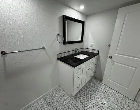2415 Olive St — Photo 37