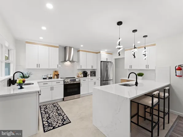 443 Valley Run Dr, Cherry Hill, NJ 08002