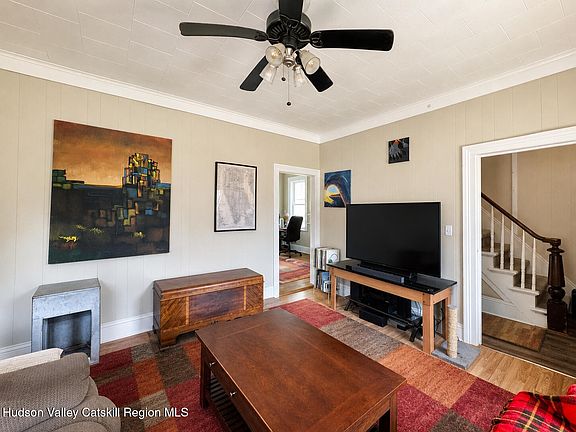 4th image of 119 Maple Avenue