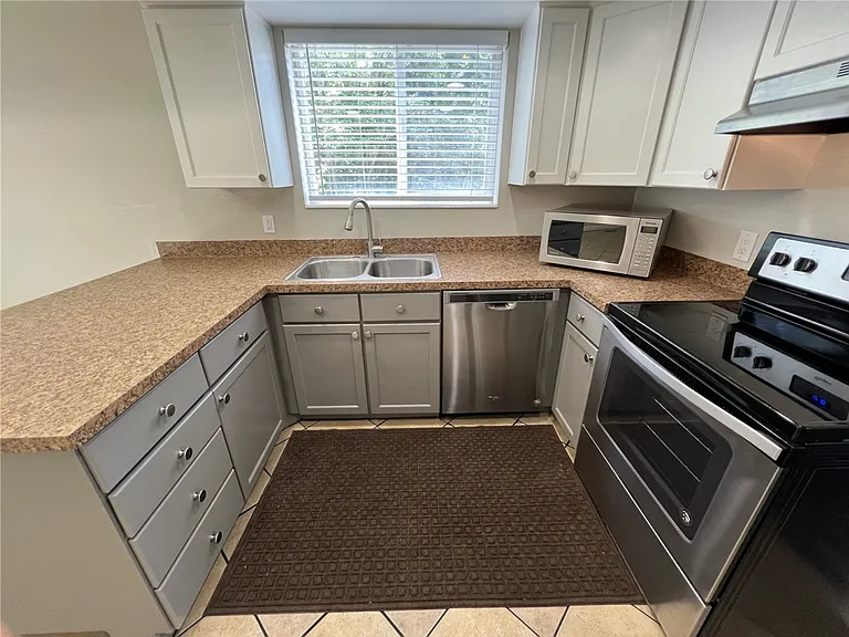 1813 S Laurelhurst Dr #1 — Photo 16