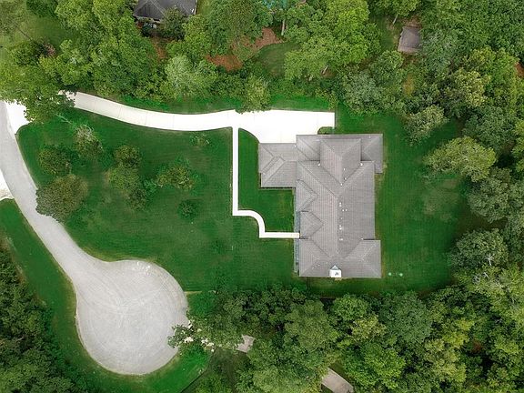 Great Location, lots of trees, and a private yard! Every buyer wants it and Calvert Cove has it.