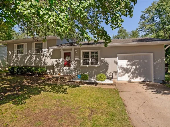 9200 W 99th Ter, Overland Park, KS 66212