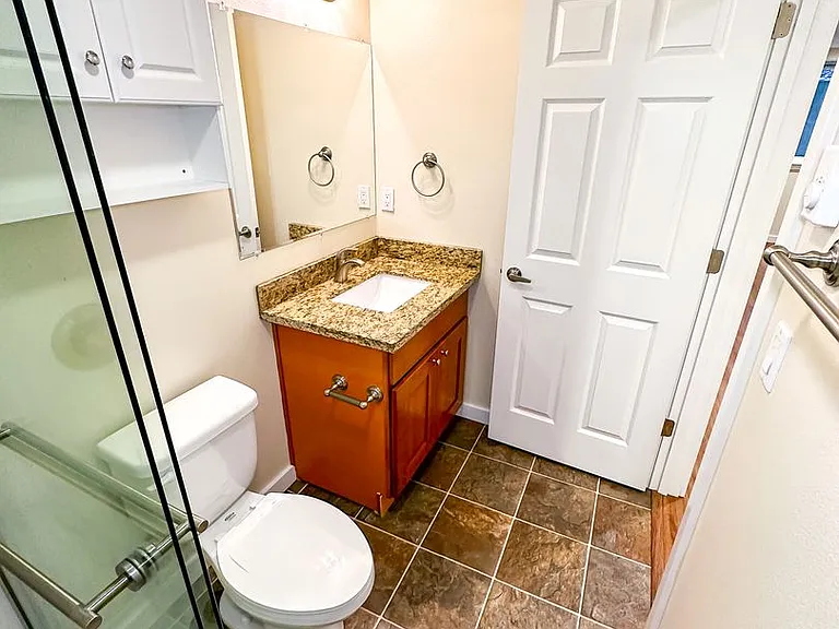 515 East Denny Apartments — Photo 18
