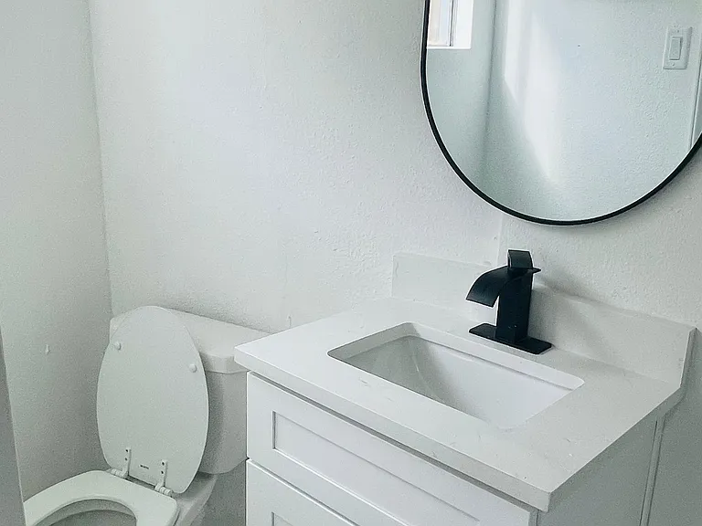 413 N Live Oak St #3 — Photo 8