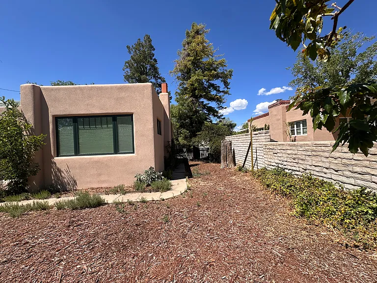 229 E Coronado Rd — Photo 22