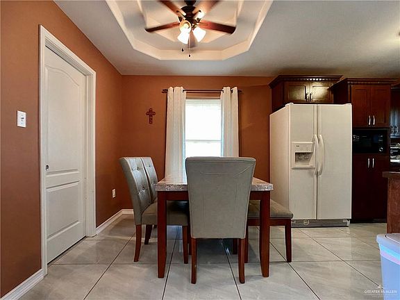 3rd image of 3424 Minnie Ln