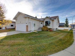 39 N Woodside Close NW, Airdrie, AB T4B2C8