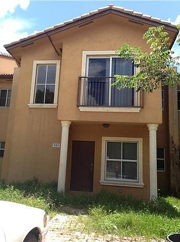 1st image of 909 SW 6th Ct