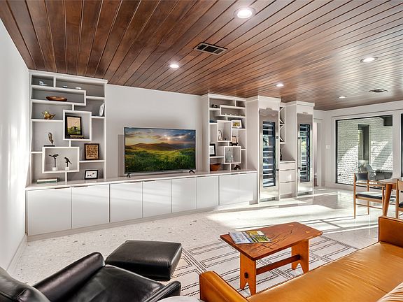 3rd image of 3400 Macarthur Dr