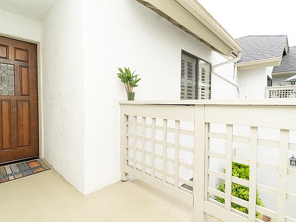 5th image of 548 Via De La Valle Unit C