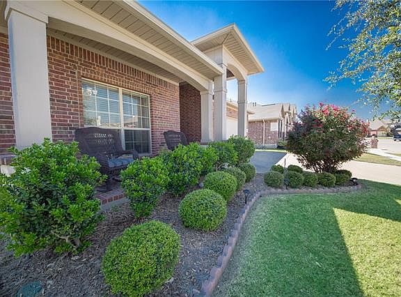 2nd image of 1329 Zanna Grace Way
