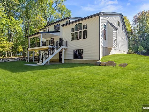 2nd image of 704 Orangeburgh Rd