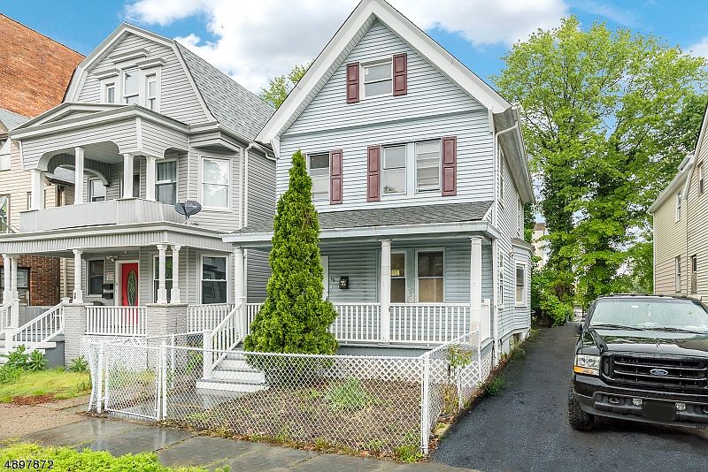 1st image of 16 Essex St