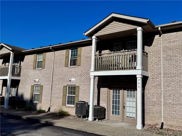 203 Colonial Club Drive, New Albany, IN 47150