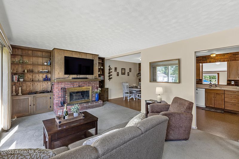 4th image of 277 W Circular Street