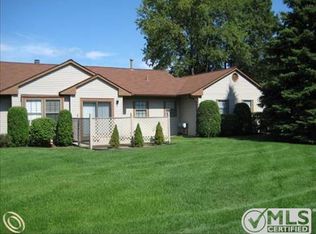 7824 Oakland Place Dr #1, Waterford, MI 48327