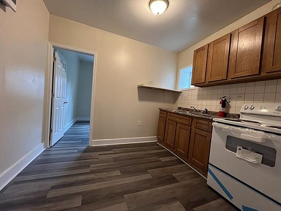 3rd image of 143 W Cumberland St #1