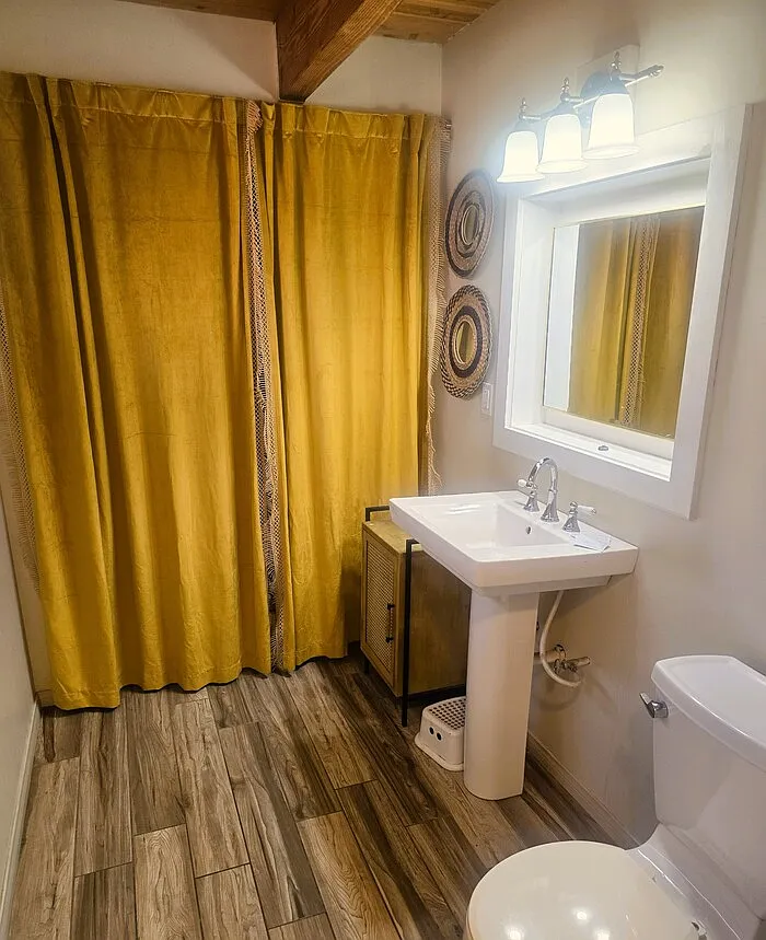 2 bed, 1.0 bath, 976 sqft, $1,750 — Photo 2