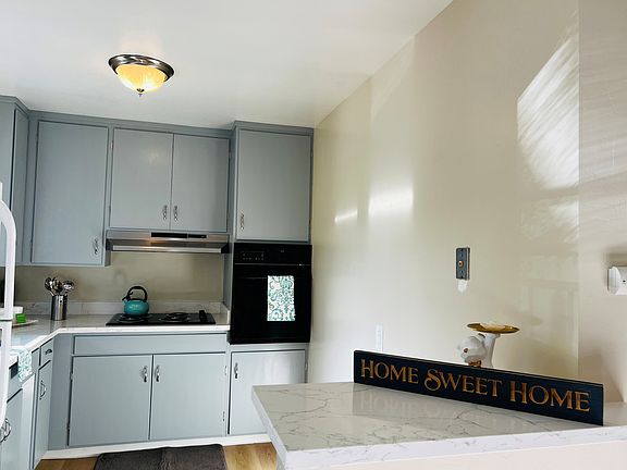 4th image of 240 Di Salvo Ave APT 14