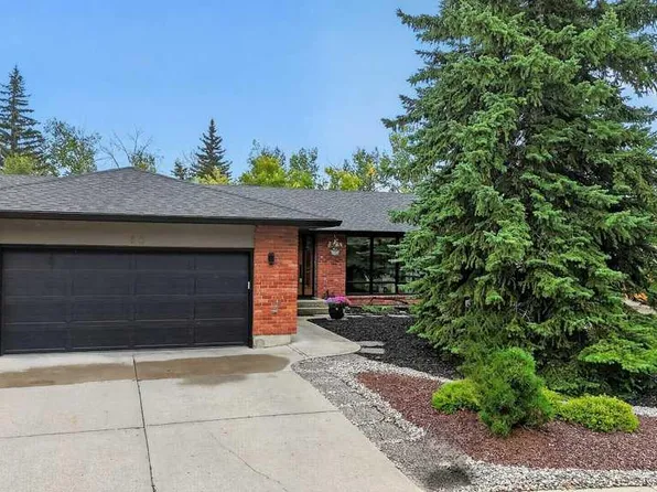 88 NW Midridge Close SE, Calgary, AB T2X 1G1