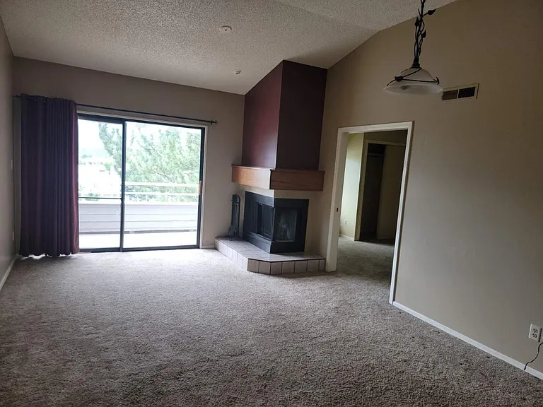 1074 Acapulco Ct — Photo 4
