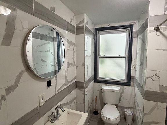 3rd image of 875 S 20th St #2F
