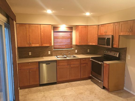 Kitchen & dinning 16x10