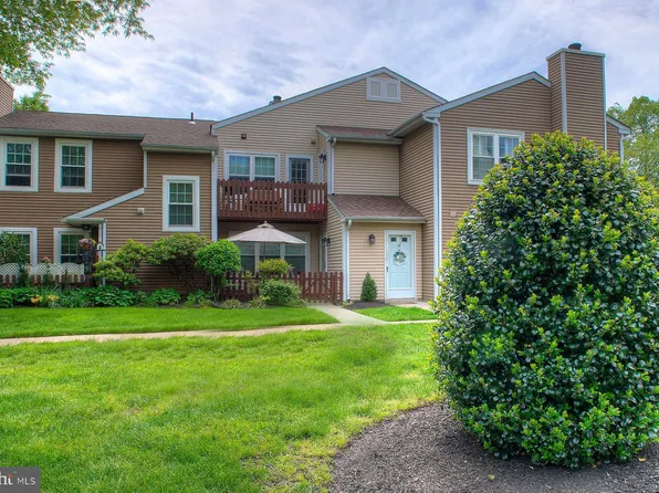 52 Dogwood Ln #D-9, Horsham, PA 19044