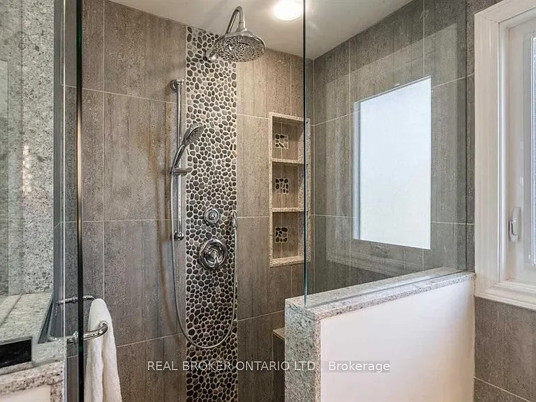2 Core Cres — Photo 19