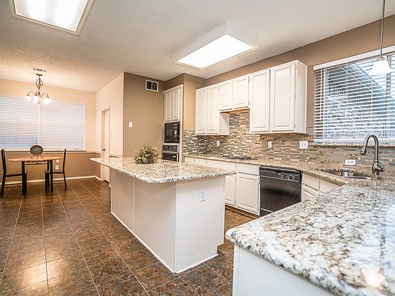 4th image of 808 Willow Brook Dr