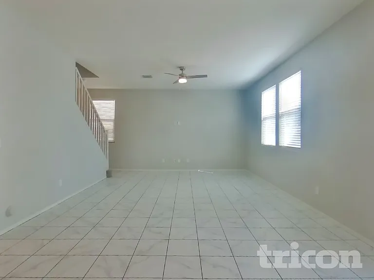18249 N Clarence Ln — Photo 2