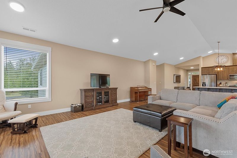 5th image of 524 Cornell Road