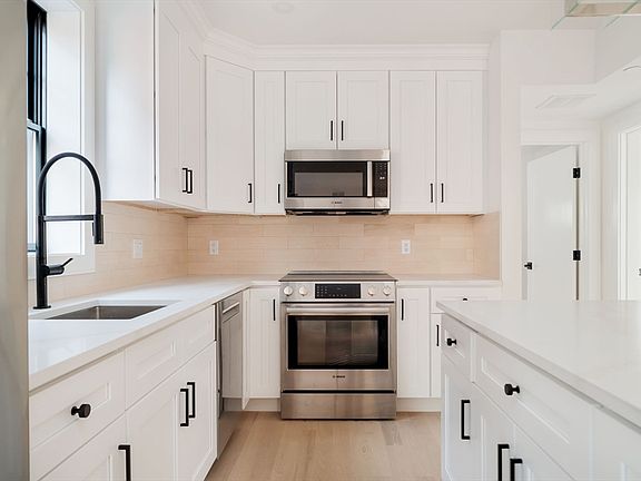 2nd image of 387 Norfolk St