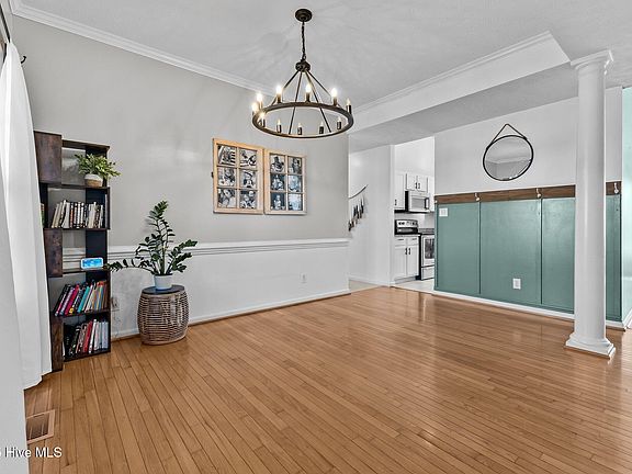 5th image of 1027 Kenan Drive