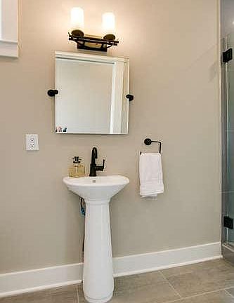 5th image of 231 Leonard Ave #A