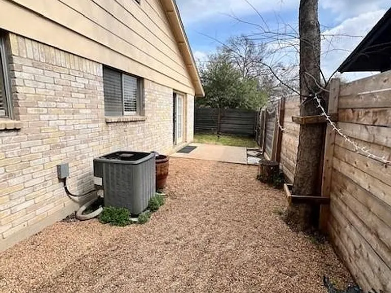 8006A Pinedale Cv — Photo 21